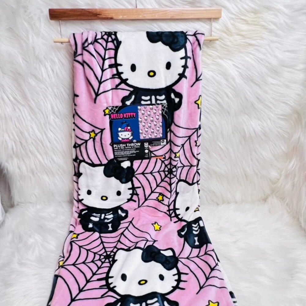 Hello Kitty Halloween Throw Blanket
